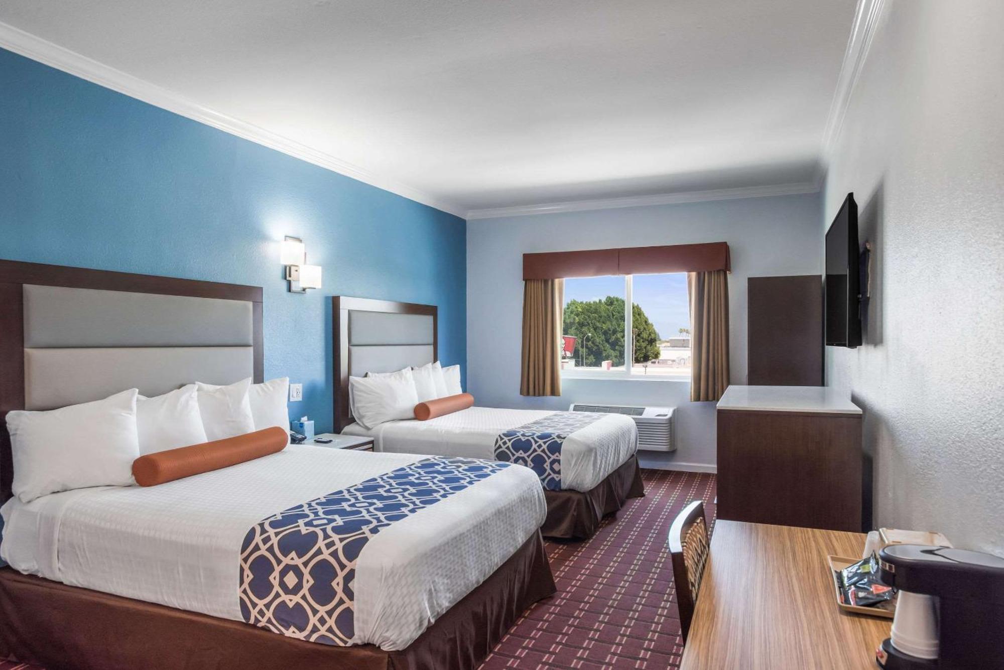 Rodeway Inn & Suites Пасадина Экстерьер фото